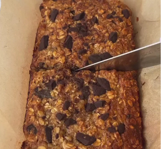 Choc Chip Banana Biscoff Oat Slice