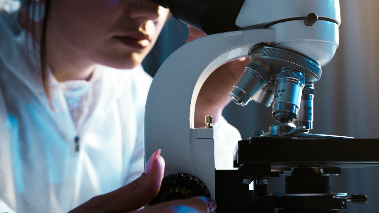 Peptides and Polypeptides: Key Benefits, Applications & Differences